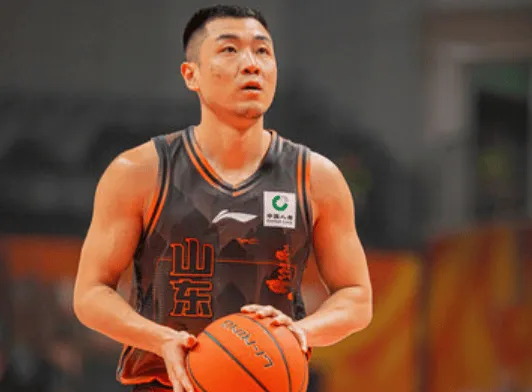 高诗岩全场投篮3中3，罚球1中1得到9分3篮板4助攻1抢断